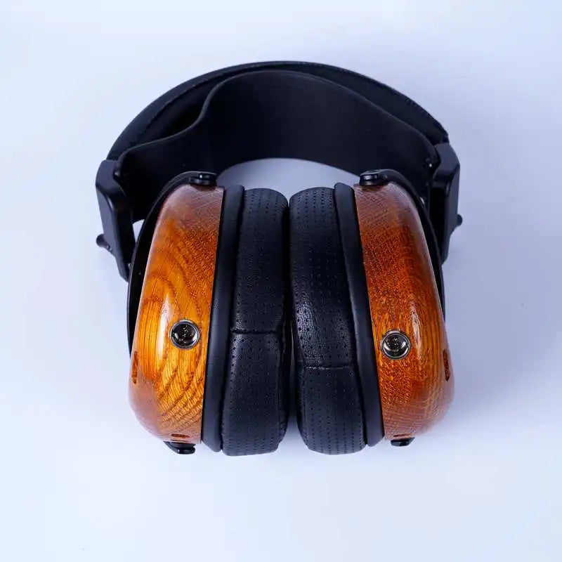 Full-size closed-type over-ear hi-fi high-fidelity headphones