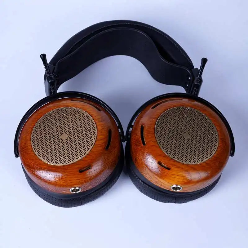 Full-size closed-type over-ear hi-fi high-fidelity headphones