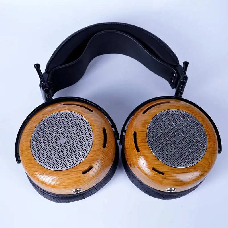 Full-size closed-type over-ear hi-fi high-fidelity headphones
